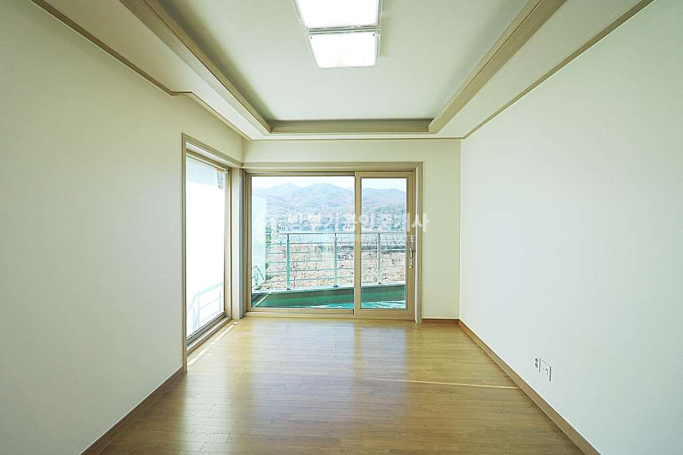 경기 양평군 양평읍 회현리 남한강 조망~ 철근콘크리트 구조, 벙커 주차장, 상수도, 양평읍 시내 5분 거리! 남한강 산책로가 앞에 있는 전원주택 월세 매매 매물번호 14806 사진 55