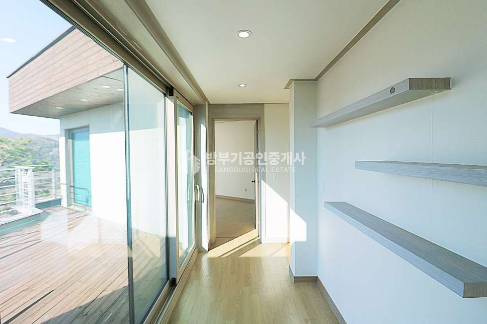 경기 양평군 양평읍 회현리 남한강 조망~ 철근콘크리트 구조, 벙커 주차장, 상수도, 양평읍 시내 5분 거리! 남한강 산책로가 앞에 있는 전원주택 월세 매매 매물번호 14806 사진 49