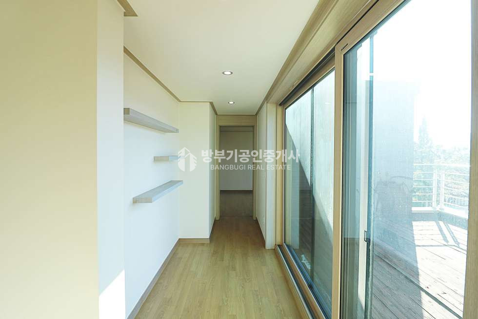 경기 양평군 양평읍 회현리 남한강 조망~ 철근콘크리트 구조, 벙커 주차장, 상수도, 양평읍 시내 5분 거리! 남한강 산책로가 앞에 있는 전원주택 월세 매매 매물번호 14806 사진 42