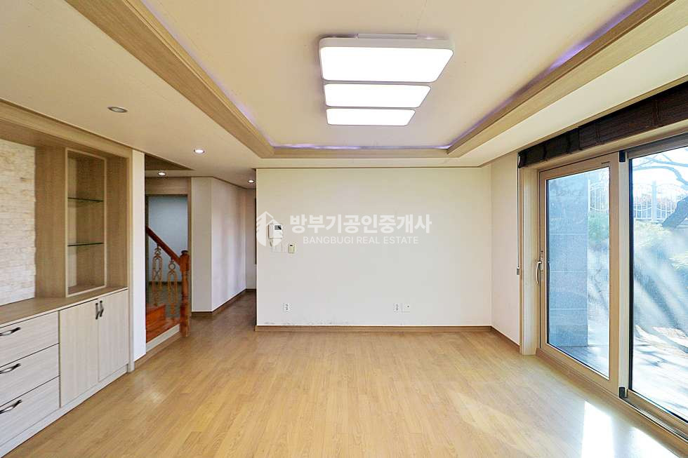 경기 양평군 양평읍 회현리 남한강 조망~ 철근콘크리트 구조, 벙커 주차장, 상수도, 양평읍 시내 5분 거리! 남한강 산책로가 앞에 있는 전원주택 월세 매매 매물번호 14806 사진 34