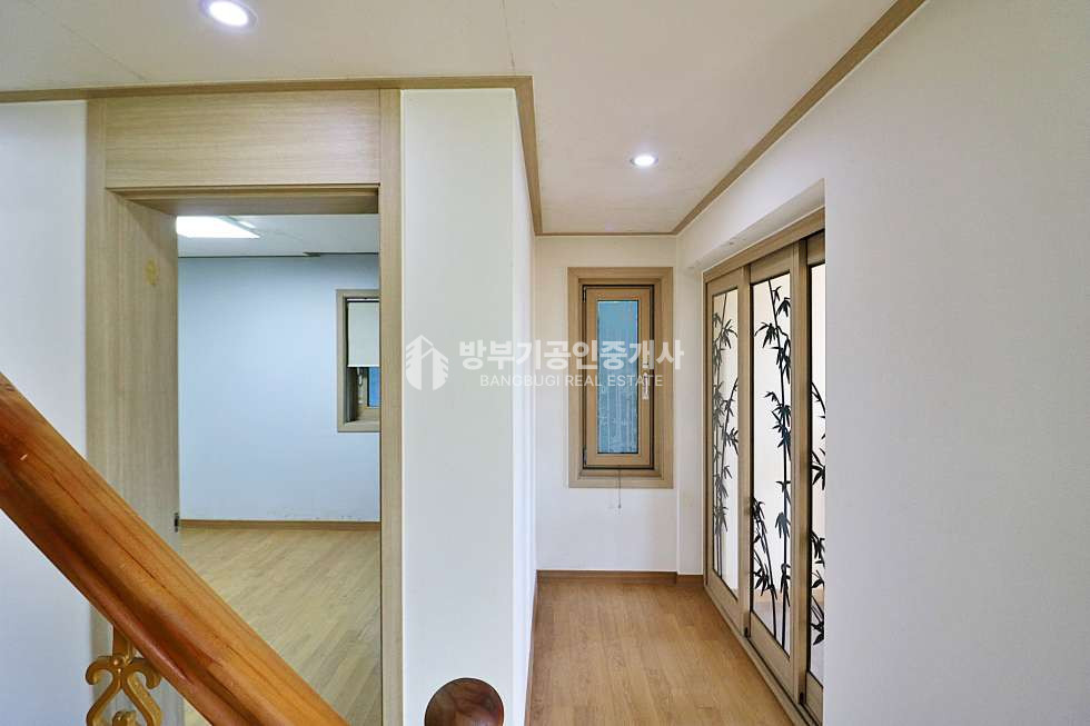 경기 양평군 양평읍 회현리 남한강 조망~ 철근콘크리트 구조, 벙커 주차장, 상수도, 양평읍 시내 5분 거리! 남한강 산책로가 앞에 있는 전원주택 월세 매매 매물번호 14806 사진 35
