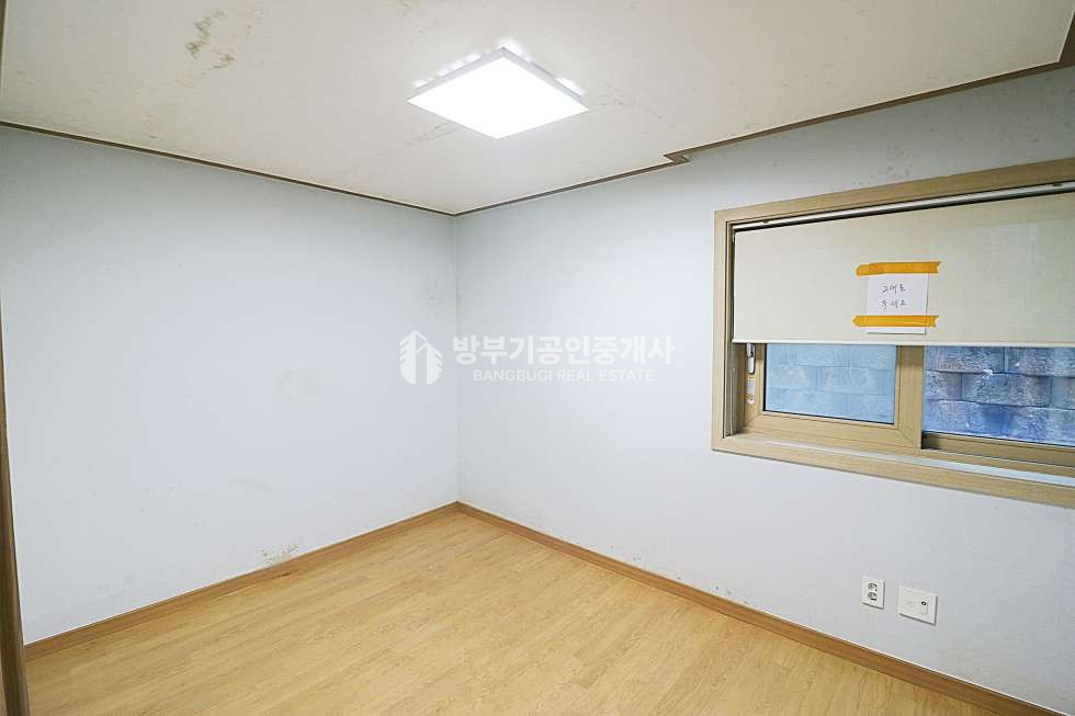 경기 양평군 양평읍 회현리 남한강 조망~ 철근콘크리트 구조, 벙커 주차장, 상수도, 양평읍 시내 5분 거리! 남한강 산책로가 앞에 있는 전원주택 월세 매매 매물번호 14806 사진 36