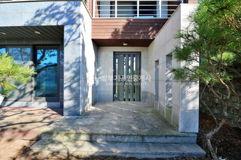 경기 양평군 양평읍 회현리 남한강 조망~ 철근콘크리트 구조, 벙커 주차장, 상수도, 양평읍 시내 5분 거리! 남한강 산책로가 앞에 있는 전원주택 월세 매매 매물번호 14806 사진 17