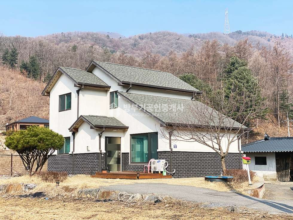 경기 양평군 양서면 따듯한 햇살 가득~ 남향으로 고즈넉한 마을과 멀리 산을 바라보는 전망의 양서면 3억대 전원주택 매매!! 매매 매물번호 14816 사진 1